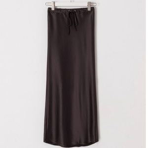 new brown satin skirt (size reference I am 5’3 105 pounds fits me perfectly
